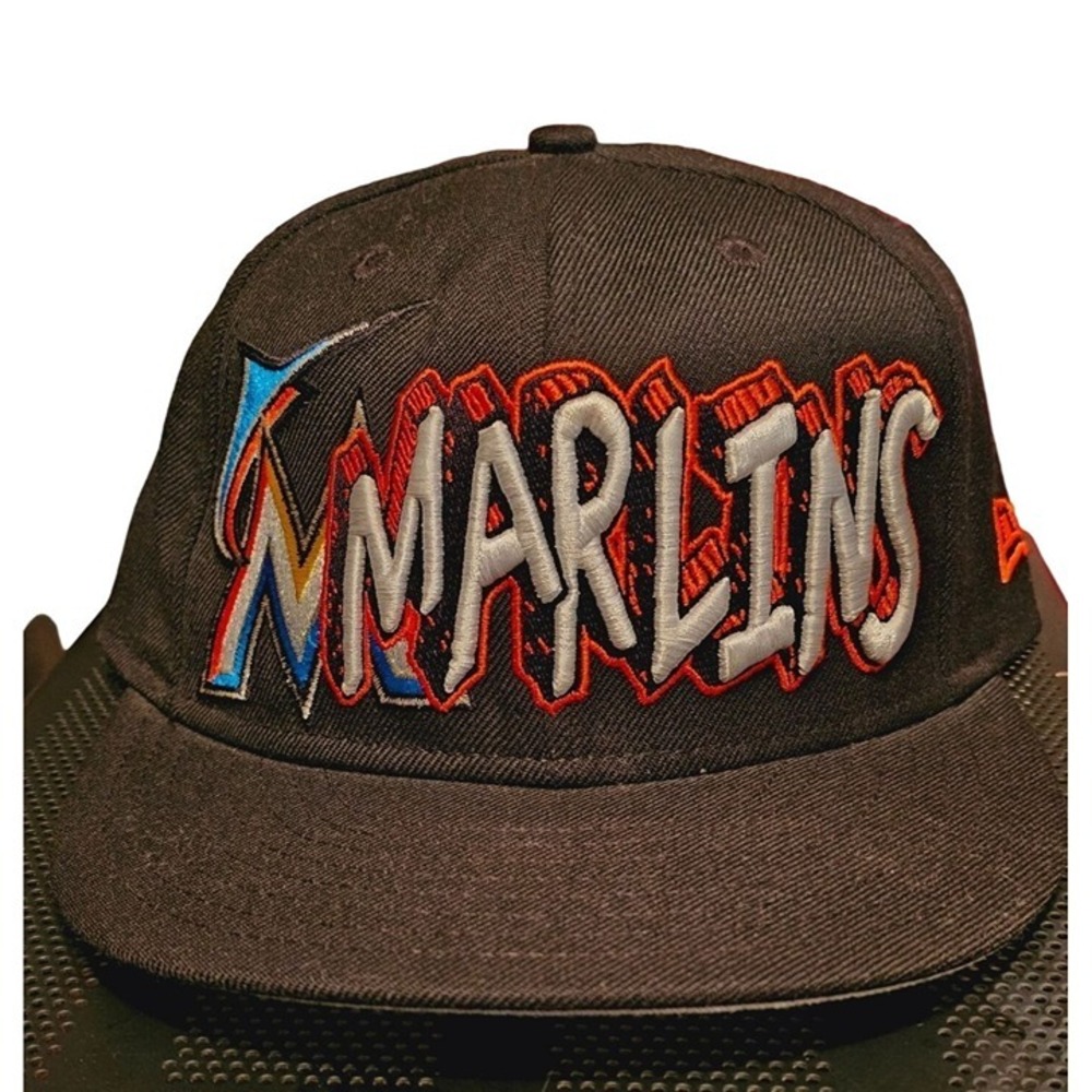 New Era Marlins Fitted hat size 7 1/4 MLB Black
